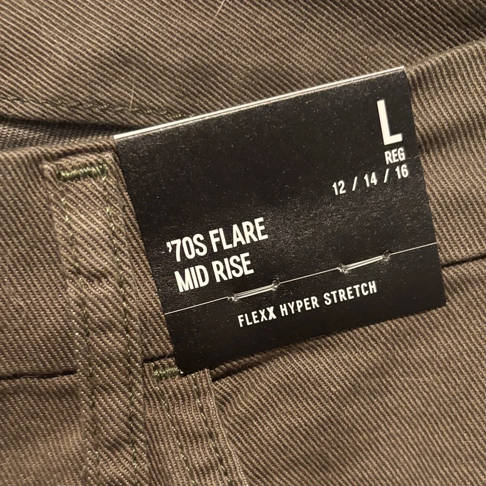 Express 70’s Flare Mid Rise Jeans - Picture 3 of 5